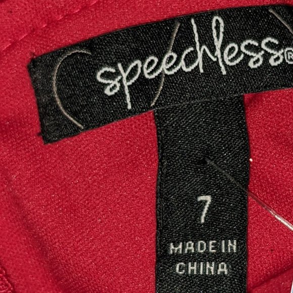 Homecoming Dress - Red Lace Form Fitting  with V Front Glitter & Lace  - Size 7 - Picture 14 of 16